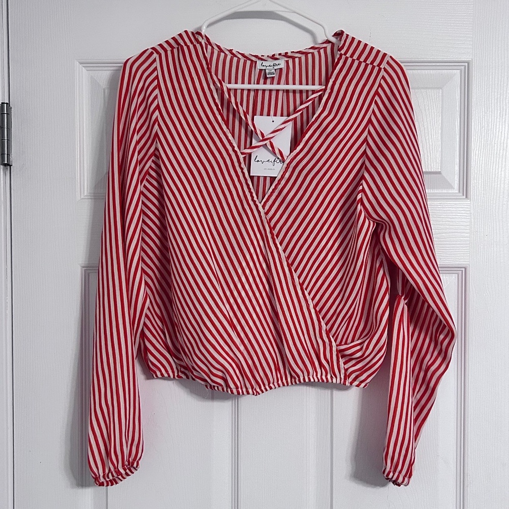 Love Fire Juniors Long Sleeve Strappy Surplice Cropped Top, Size Large